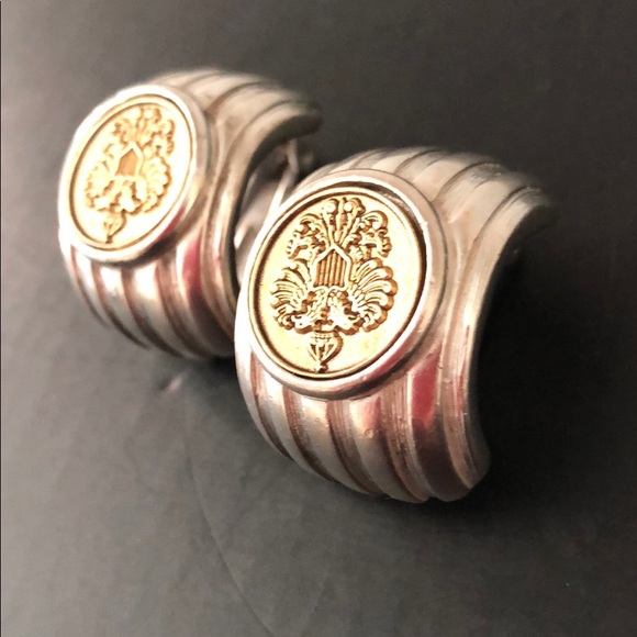 VINTAGE SILVERTONE & GOLDTONE CREST COIN EARRINGS - Picture 5 of 16